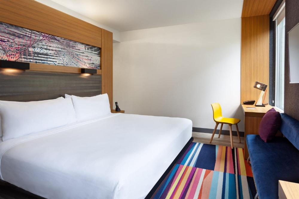 Guest Room, 1 King interior